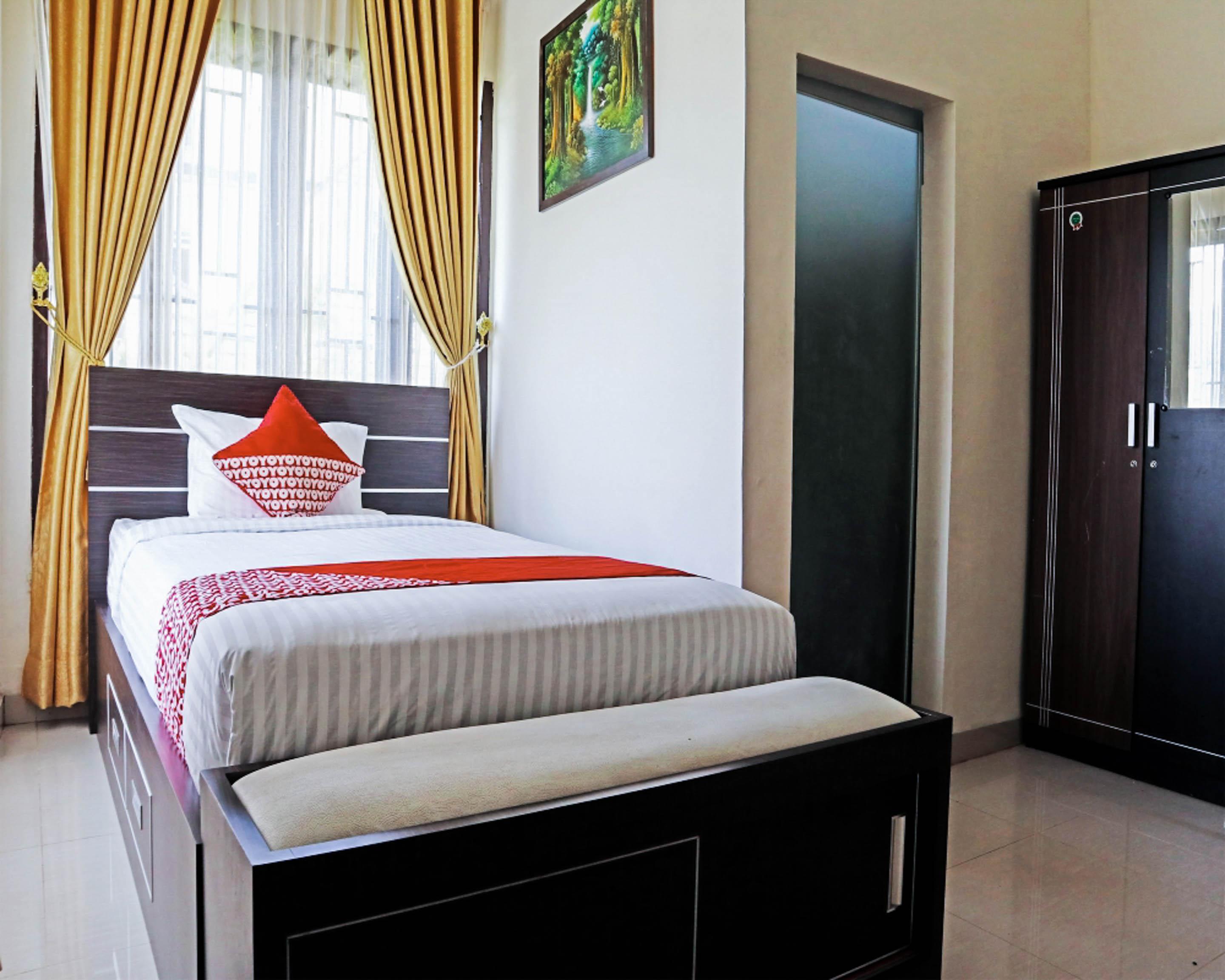 Oyo 1326 Mahakam Guest House Padang  Exteriör bild